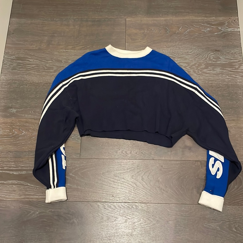 SOLD Tommy Hilfiger Crop top
